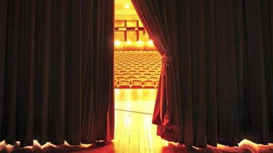 Η ομάδα απευθύνεται σε παιδιά και εφήβους 10 εώς 18 ετών.